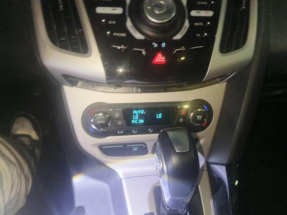 [深圳·粤B] 二手福特福克斯2012款 两厢 2.0L 自动豪华运动型