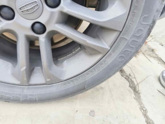 [上海·赣A] 二手吉利汽车远景X32020款 1.5L CVT尊贵型