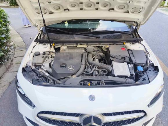 [上海·沪A] 二手奔驰奔驰A级2019款 A 200 L 运动轿车