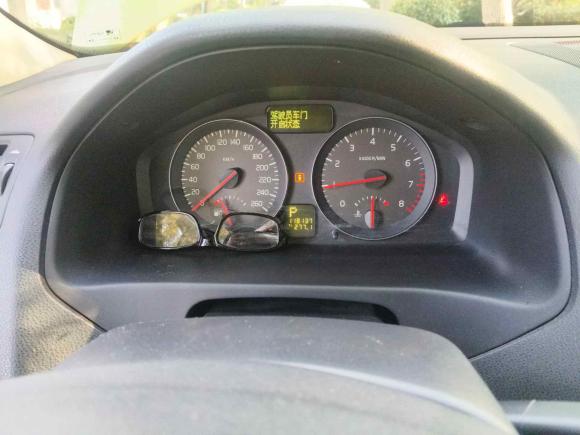 [上海·蒙A] 二手沃尔沃沃尔沃C302012款 2.0L Aktiv 炫动套装版