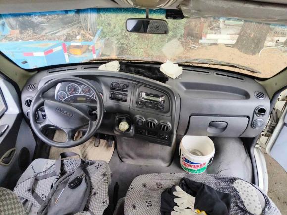 [苏州·苏E] 二手依维柯依维柯褒迪2012款 2.5T-A32 基本型