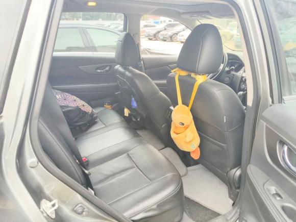 [上海·沪H] 二手日产奇骏2015款 2.0L CVT舒适MAX版 2WD