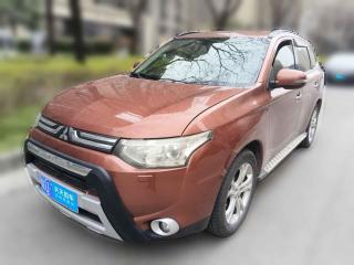 三菱欧蓝德2013款 2.4L 四驱豪华导航版 5座