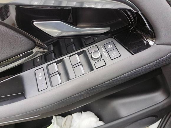 [广州·浙A] 二手路虎揽胜极光2021款 极光L 249PS R-Dynamic S 性能版