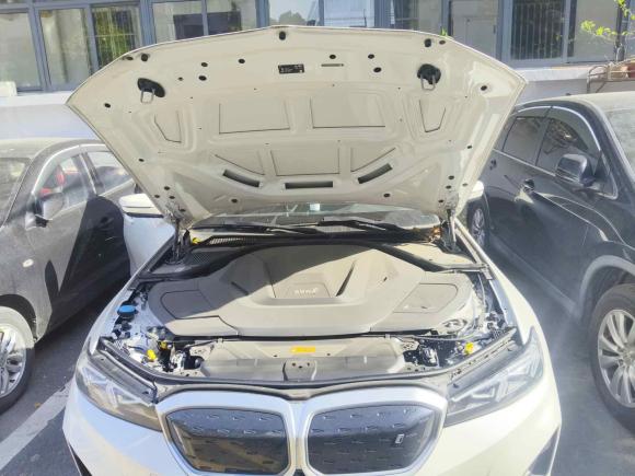 [上海·沪A] 二手宝马宝马i32024款 eDrive 35 L