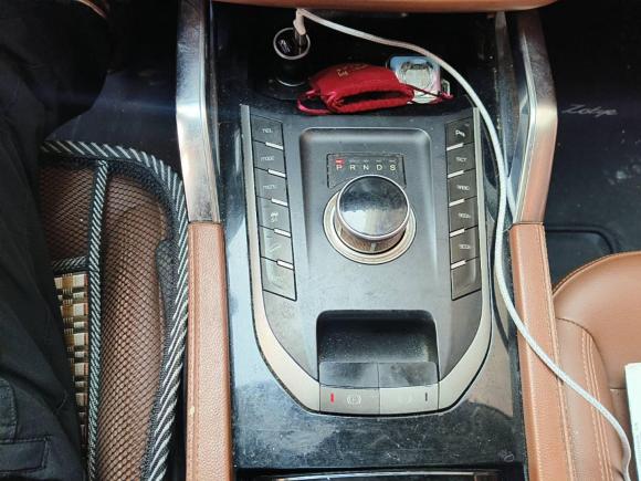 [南通·苏F] 二手众泰众泰T7002017款 1.8T 双离合尊享型