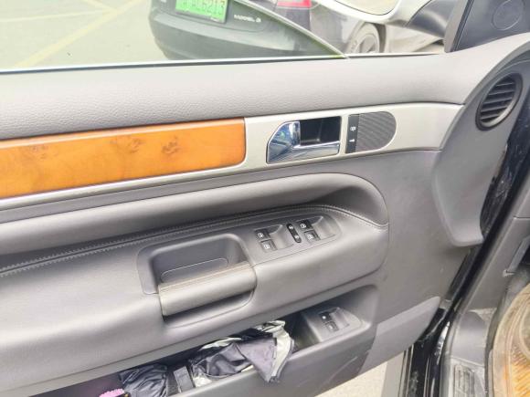 [成都·川A] 二手大众途锐2010款 3.6 限量顶配版