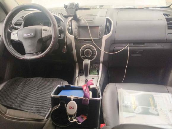 [上海·沪B] 二手五十铃mu-X牧游侠2015款 3.0T 四驱自动尊享型 7座