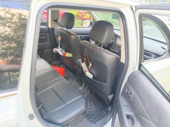 [青岛·鲁B] 二手三菱欧蓝德2018款 2.0L 两驱荣耀版 5座