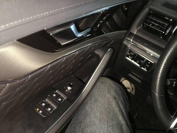 [杭州·浙A] 二手红旗红旗HS52019款 2.0T 智联旗享版