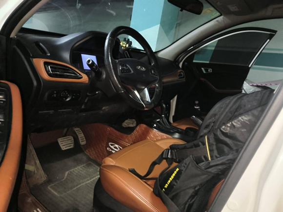 [济南·鲁A] 二手奇瑞瑞虎72016款 2.0L CVT耀目版