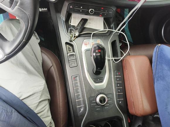 [深圳·粤S] 二手魏牌魏牌 VV62018款 2.0T 两驱超豪型 国V