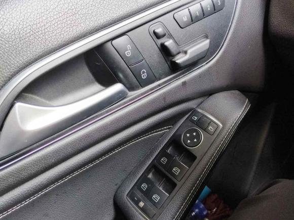 [上海·沪A] 二手奔驰奔驰GLA2016款 GLA 200 动感型