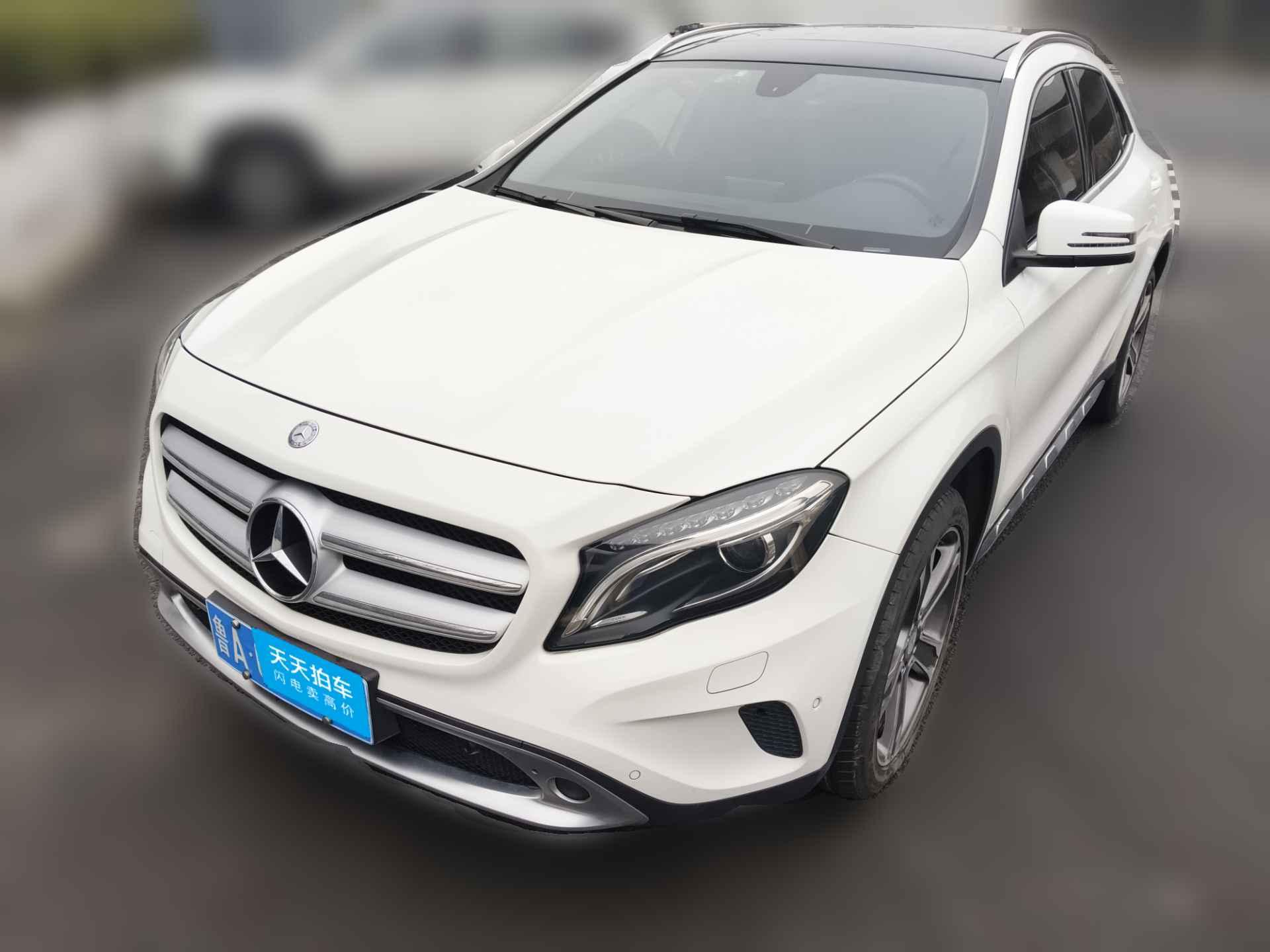 [济南·鲁A] 奔驰奔驰GLA2015款 GLA 220 4MATIC 豪华型