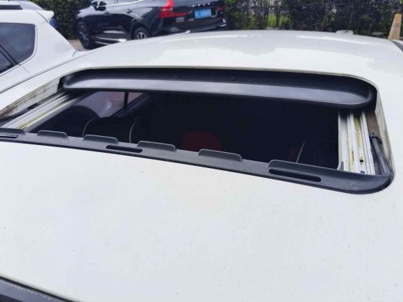 [苏州·苏E] 二手荣威荣威3502015款 1.5L 自动豪华天窗版