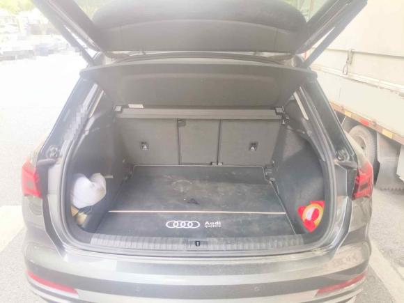 [武汉·鄂A] 二手奥迪奥迪Q32021款 35 TFSI 进取动感型