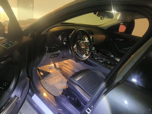 [上海·沪B] 二手捷豹捷豹F-PACE2016款 2.0T 两驱都市尊享版