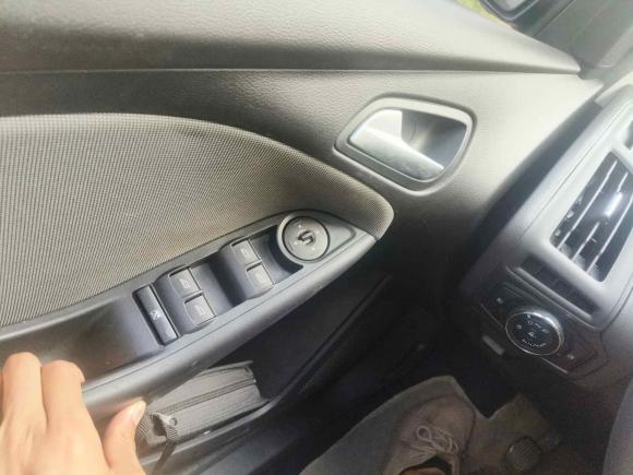 [上海·粤B] 二手福特福克斯2012款 两厢 1.6L 手动舒适型