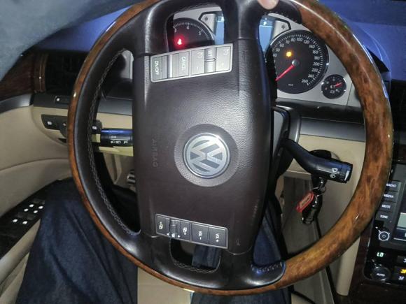 [上海·沪J] 二手大众辉腾2009款 3.6L V6 5座加长舒适版