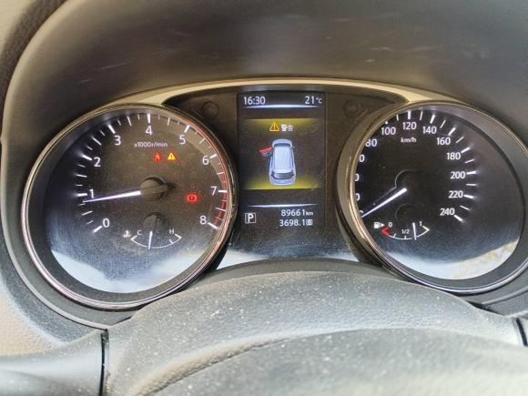 [济南·鲁A] 二手日产奇骏2015款 2.0L CVT舒适MAX版 2WD