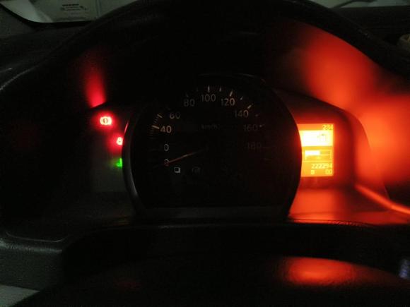 [青岛·鲁B] 二手日产日产NV2002011款 1.6L 223座 尊雅型