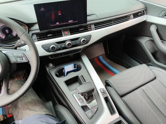 [上海·苏U] 二手奥迪奥迪A4L2023款 40 TFSI 时尚动感型