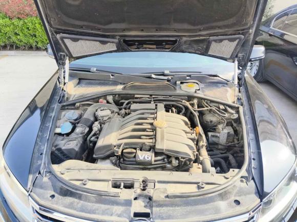 [青岛·鲁B] 二手大众辉腾2011款 3.6L V6 4座加长Individual版