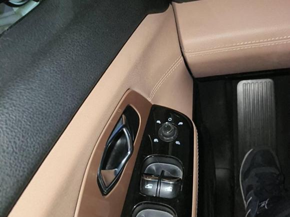 [上海·沪A] 二手蔚来蔚来ES82018款 355KM 基准版 六座版