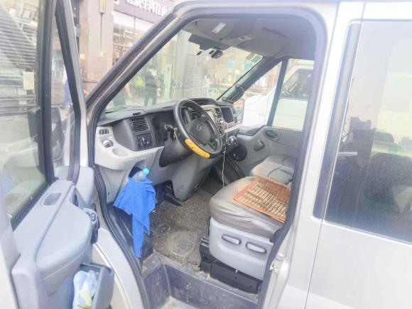 [上海·沪M] 二手福特新世代全顺2009款 2.4T柴油标准型短轴中顶国III