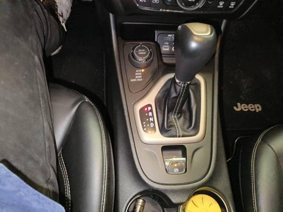 [上海·皖A] 二手Jeep自由光2014款 2.4L 都市版