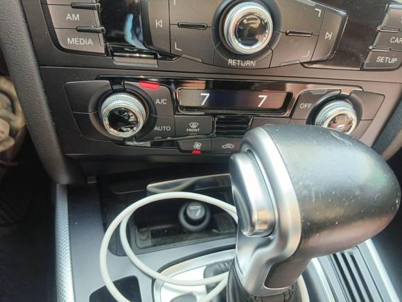 [深圳·粤B] 二手奥迪奥迪A4L2015款 35 TFSI 自动标准型