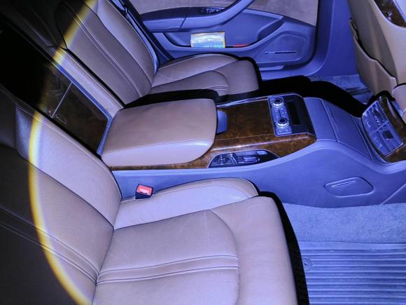 [武汉·鄂A] 二手奥迪奥迪A82012款 A8L 45 TFSI quattro豪华型