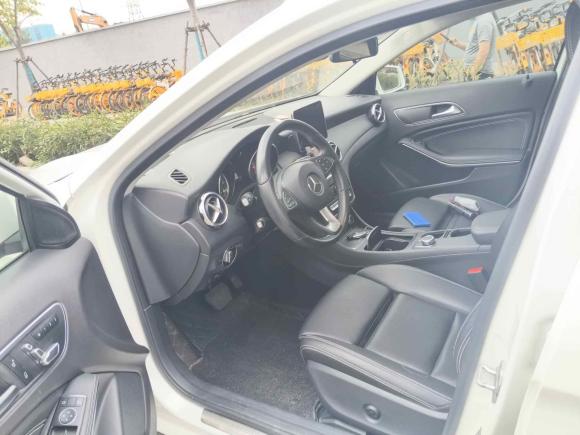 [上海·沪L] 二手奔驰奔驰GLA2017款 GLA 200 动感型