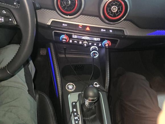 [广州·粤A] 二手奥迪奥迪Q2L2022款 35 TFSI 时尚动感型