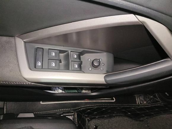 [上海·沪G] 二手奥迪奥迪Q32019款 40 TFSI 时尚动感型