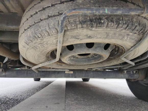 [南京·苏A] 二手上汽大通MAXUS新途V802017款 2.5T 6挡手动傲运通国V长轴中顶5座