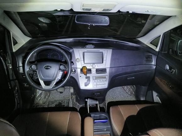 [无锡·苏B] 二手比亚迪比亚迪M62015款 2.4L 自动尊贵版