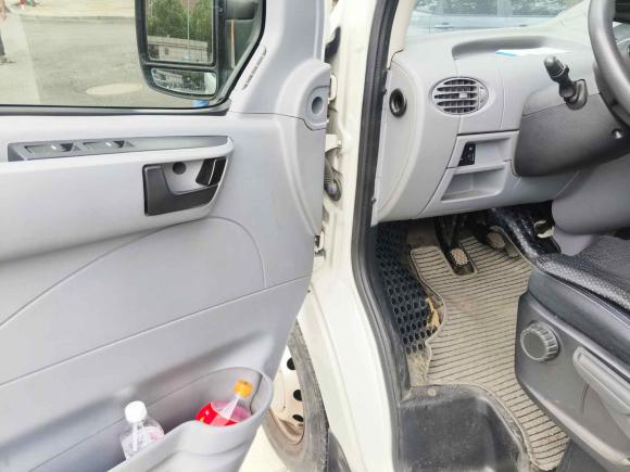 [宁波·浙B] 二手上汽大通MAXUS新途V802019款 2.5T经典款6挡手动傲运通改款短轴中顶5/6座