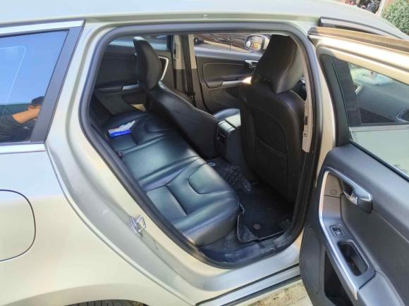 [上海·皖C] 二手沃尔沃沃尔沃V602017款 T5 智逸版 国V