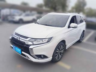 三菱欧蓝德2021款 2.0L 两驱畅享版 5座