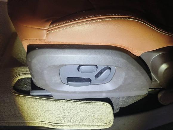 [广州·粤A] 二手路虎揽胜极光2012款 2.0T 5门耀致版