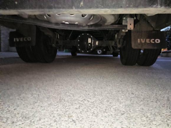 [南京·苏A] 二手依维柯依维柯得意2023款 2.8T V40厢式运输车长轴中顶双胎手动门2-3座