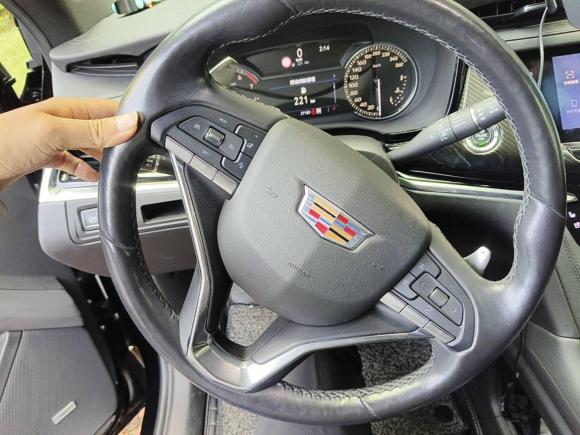 [深圳·粤B] 二手凯迪拉克凯迪拉克XT62020款 28T 六座四驱豪华运动型