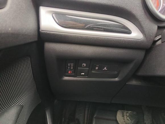 [西安·陕A] 二手雪铁龙雪铁龙C4L2015款 1.2T 自动豪华版