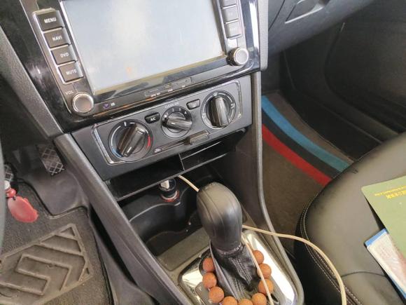 [上海·皖D] 二手大众桑塔纳2015款 1.6L 自动舒适版