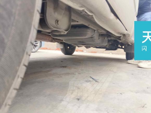 [合肥·沪C] 二手上汽大通MAXUS新途V802018款 2.5T 6挡手动傲运通短轴中顶5-6座