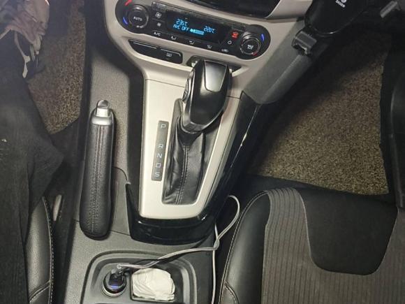 [成都·川A] 二手福特福克斯2012款 两厢 2.0L 自动豪华运动型