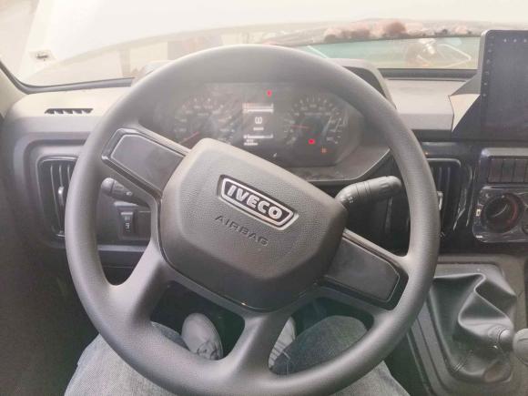 [杭州·浙A] 二手依维柯依维柯得意2023款 2.5T A37M1长轴中顶双胎手动门5-9座