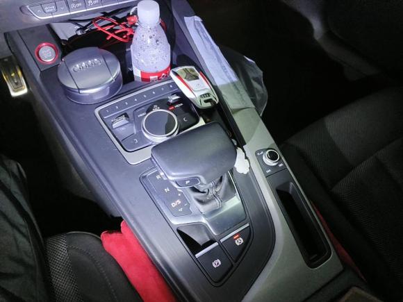 [上海·沪H] 二手奥迪奥迪A4L2018款 30周年年型 30 TFSI 进取型