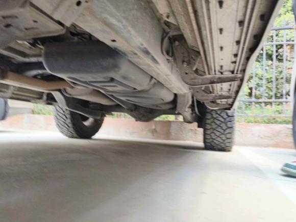 [西安·新A] 二手江铃驭胜S3502013款 2.4T 自动四驱柴油豪华版5座